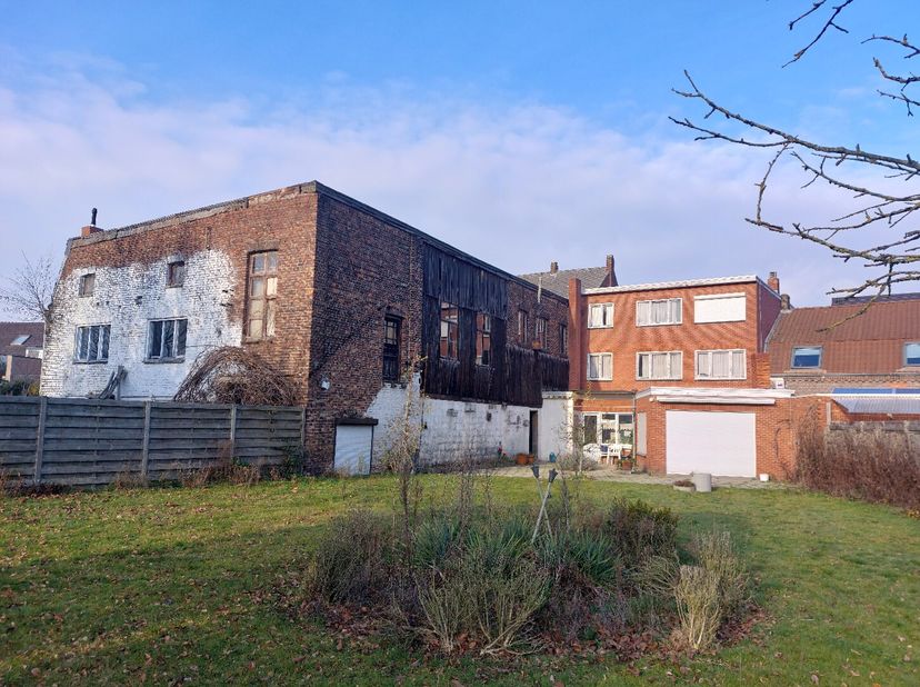Projectgrond te koop in het hartje van Neerpelt-Centrum van 22a03ca!<br />
Deze projectgrond met een ruime bouwmogelijkheid wordt verkocht. De project