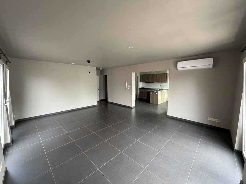 Energiezuinig appartement op toplocatie<br />
<br />
Adres: Zonhoven, Halveweg 16/3<br />
<br />
Opp: ca. 80m²&amp;nbsp;<br />
Opp terras: ca. 6m²<br />
<