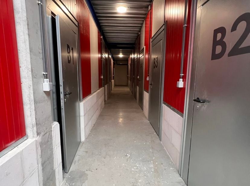 Ben je op zoek naar een compacte en makkelijk toegankelijke opslagplaats? Deze storage is gelegen in een verzorgde opslagsite met alle basisvoorzienin