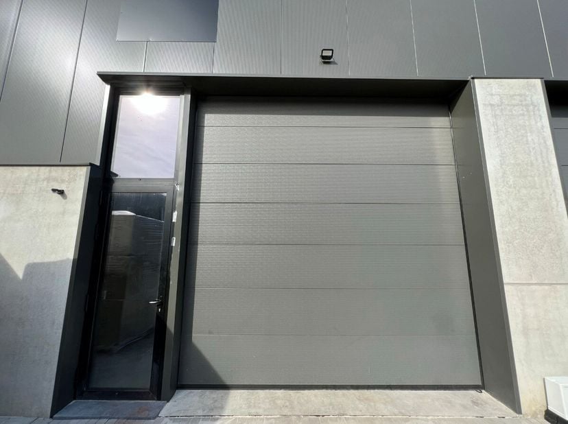 KMO-unit van 150m² gelegen in het bedrijvenpark 'De Toekomst' in Genk. Voor meer info ga naar https://www.era.be/nl/te-huur/genk/handelspand/kmo-unit-