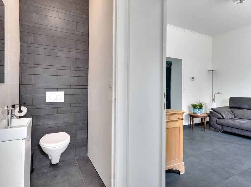 Deze charmante woning, gelegen aan Maastrichterpoort 20 in Bilzen is instapklaar en centraal gelegen.<br />
De woning combineert een praktische indeli