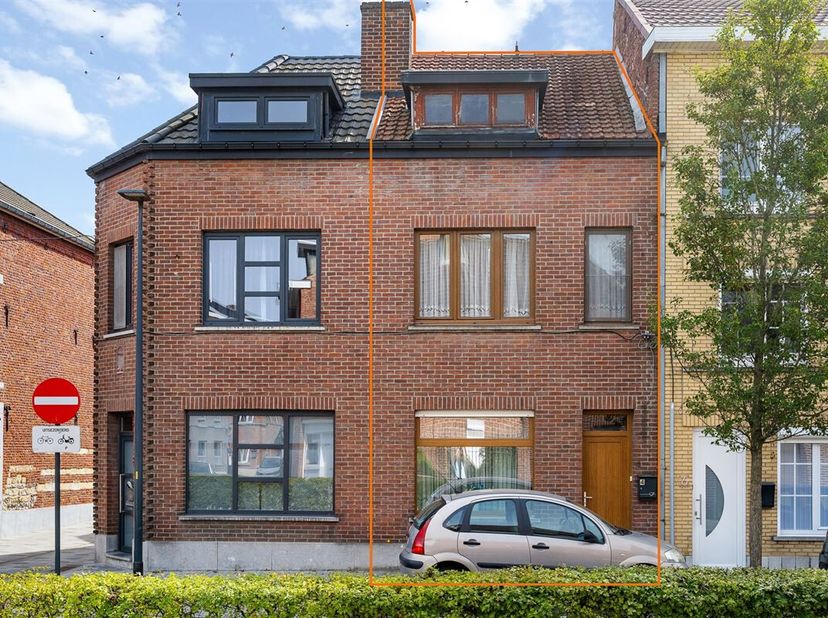 Ben je op zoek naar een charmante woning op een toplocatie in het hart van Tongeren? Dan is dit jouw kans! Deze gezellige woning combineert een prakti