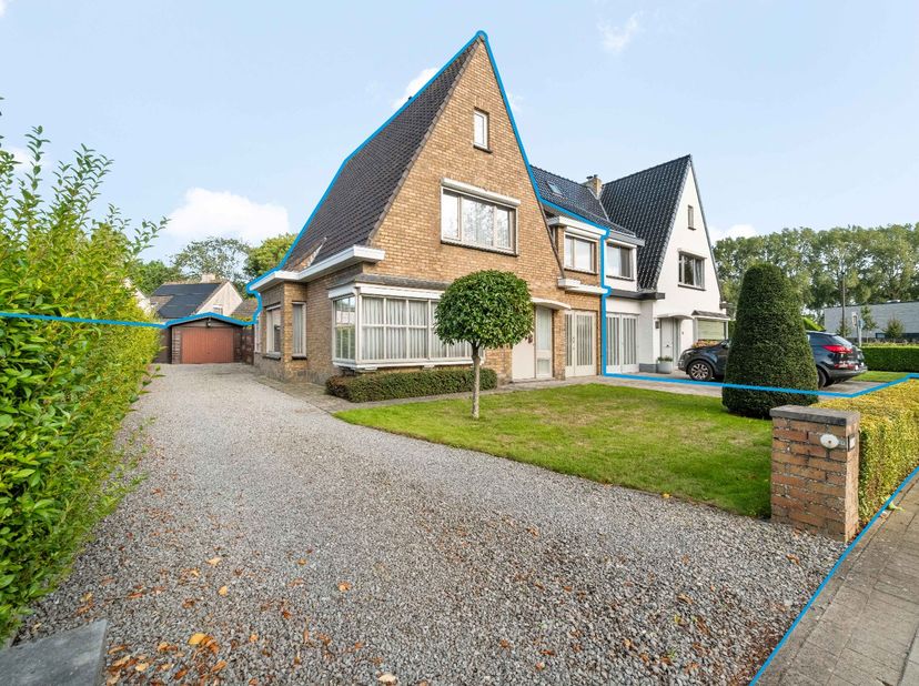 Huis te koop in Jules van Praetstraat 18,
                    8000 Brugge