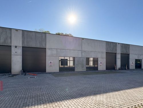                                         Bâtiment d’entreprise à louer à Hekelgem, € 1.800
