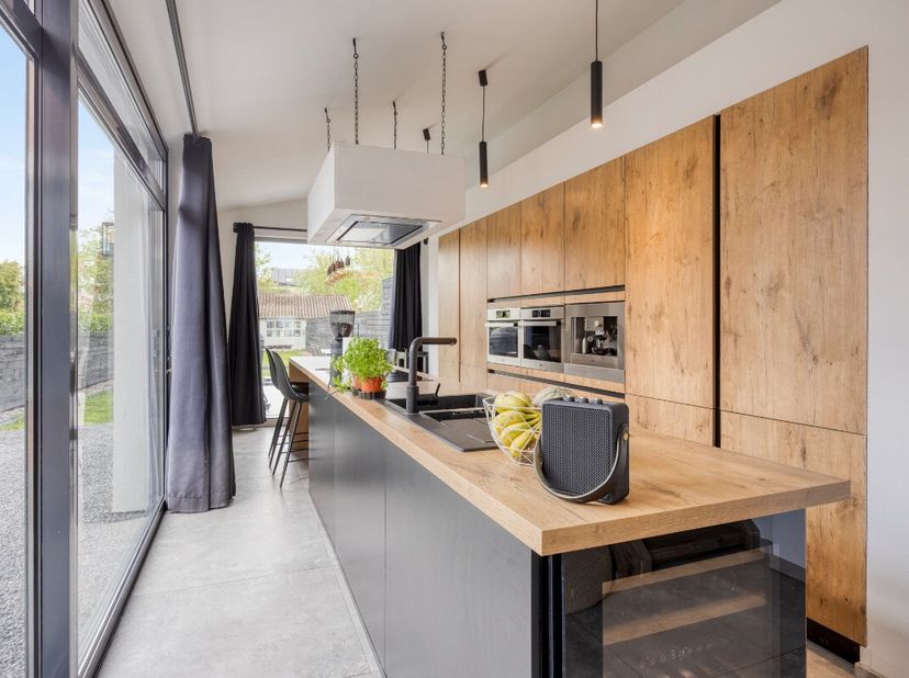 [[ DIT PAND NEEMT DEEL AAN DE ERA OPEN HUIZEN DAG OP 13/6 VAN 17:30 TOT 18:30 ]] Te koop: Knappe instapklare halfopen woning in ElewijtDeze halfopen b