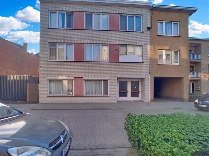 Dit ruime appartement is gelegen op de gelijkvloerse verdieping van een kleinschalige residentie met slechts 3 appartementen te Heist-op-den-Berg. <br