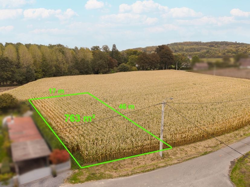 Description :<br />
Situé à Havinnes, à moins de 10 minutes de Tournai, ce beau terrain à bâtir dune superficie totale de 763 m² offre un cadre idéal