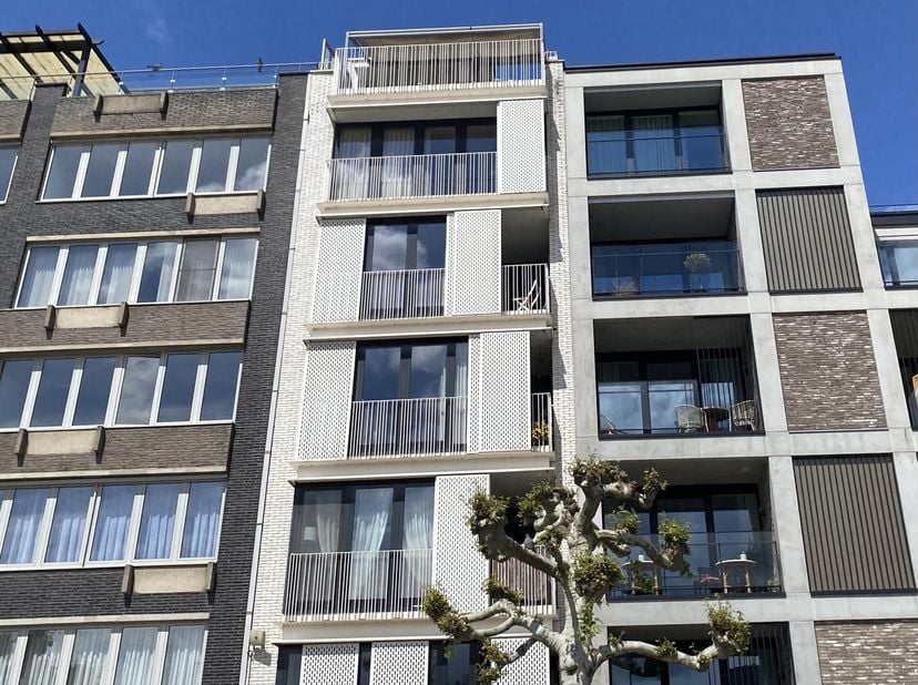 Appartement + garage op Dusartplein! 1 slp<br />
Gemeubeld ( salon, bed, inbouwkast)<br />
Indien interesse: bel na 18 u op 0474/441856