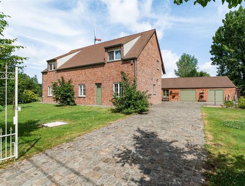                                         Eengezinswoning te koop in Bazel, € 749.000
