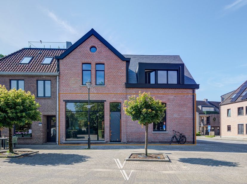 Casco handelspand van 84 m² op toplocatie in het centrum van Pulderbos<br />
<br />
Dit handelspand van ca. 84 m² bevindt zich op een uitstekende loca