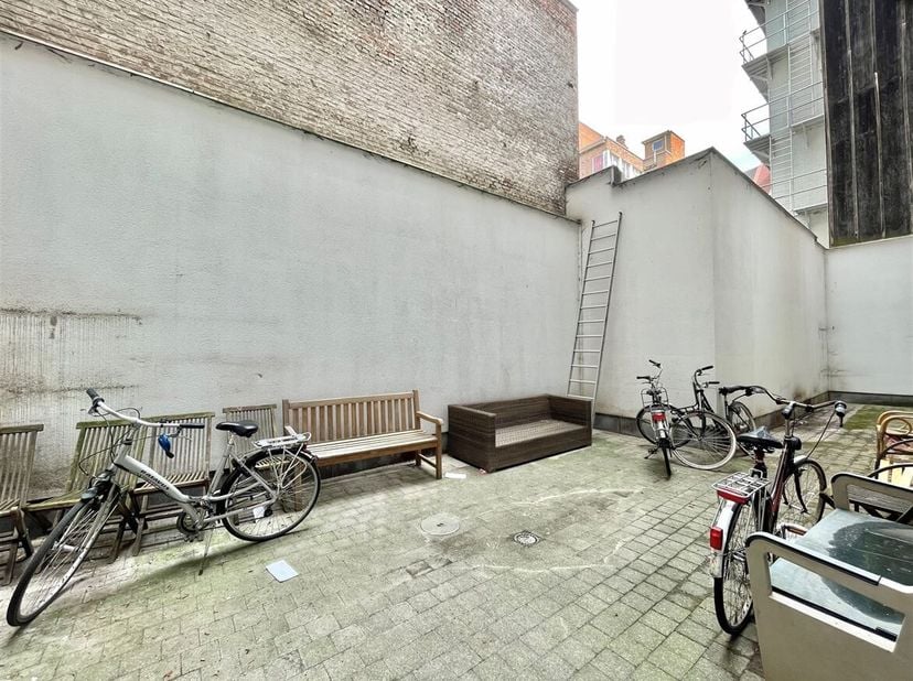 ENKEL STUDENTEN - STUDENTS ONLY (VOOR BEZICHTIGING BEL +32 384 14 14)<br />
Ligging: Dit studentenkot is gelegen op de Franklin Rooseveltplaats in het