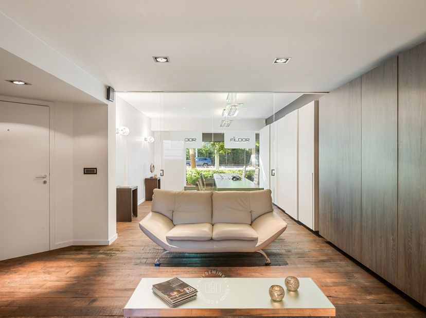 Bien professionnel à vendre à Oudenaardsesteenweg 32 boîte J,
                    9000 Gent