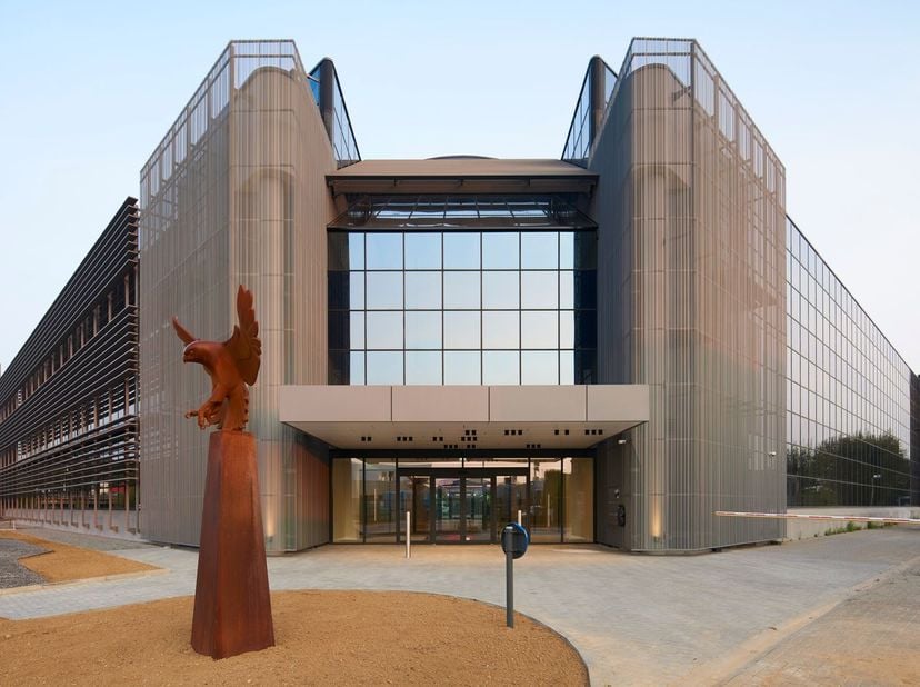 Bureau de 970&amp;nbsp;m² à louer à proximité du R0<br />
Découvrez cet immeuble de bureaux moderne et qualitatif « Falcon », idéalement situé à proximité