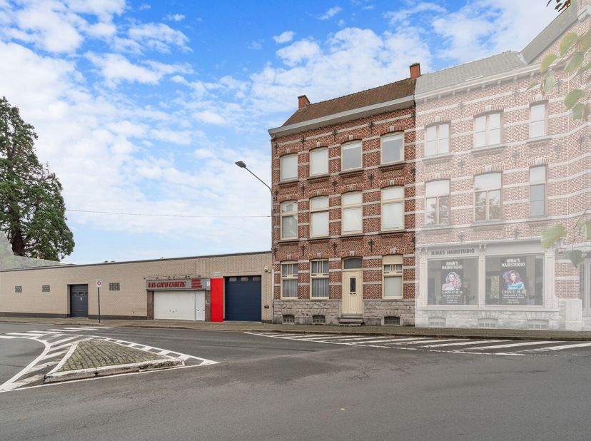 Deze voormalige slagerij zoekt nieuwe eigenaar en biedt tal van mogelijkheden.&amp;nbsp;<br />
Deze unieke eigendom kan u terugvinden pal in het centrum v