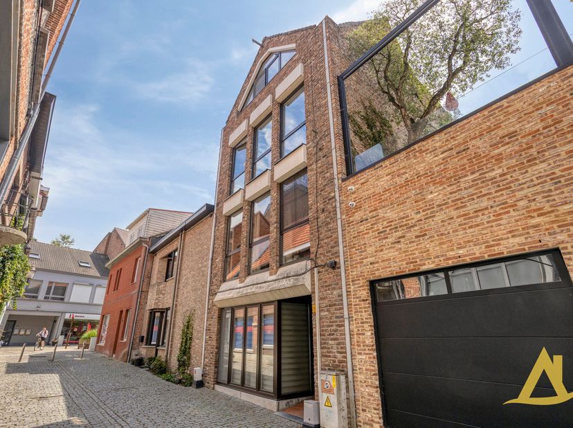 Bent u op zoek naar een stijlvol en volledig instapklaar appartement op een toplocatie? Dit prachtige appartement, gelegen in een bijzonder gezellig e