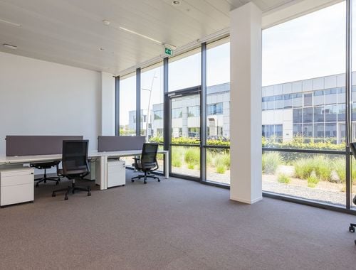                                         Bureaux à louer à Erembodegem, € 6.675

