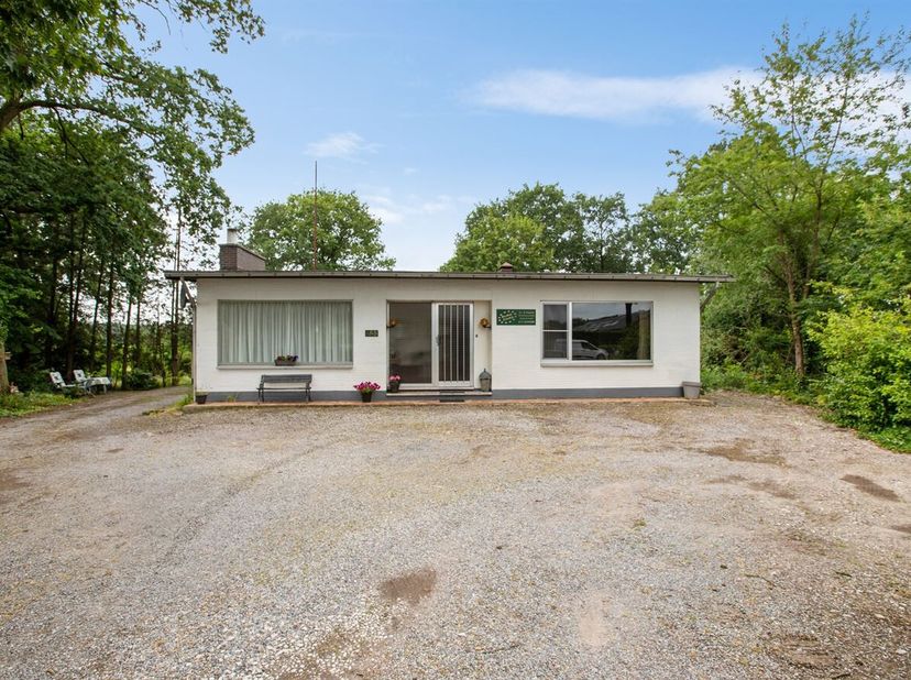 Vrijstaande laagbouwwoning op ruim perceel van 1.647 m² in een groene omgeving<br />
Op zoek naar een gunstig gelegen woning met veel ruimte en potent
