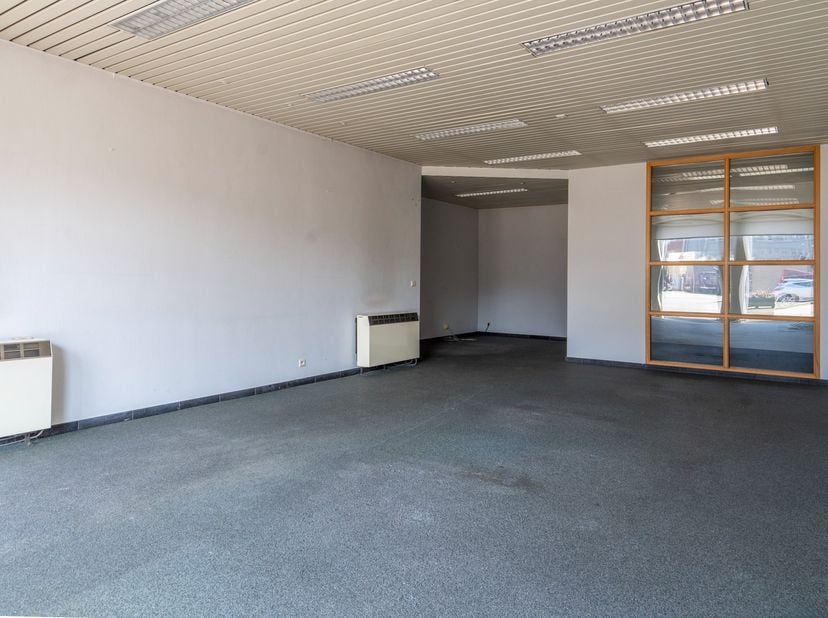 Bien professionnel à vendre
                    à 8630 Veurne