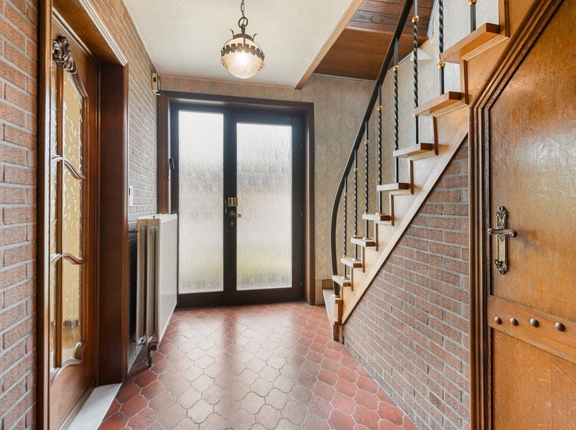 TE RENOVEREN WONING (OB) MET 3 SLAAPKAMERS, ZONNEPANELEN EN VRIJSTAANDE GARAGE OP ZUIDOOST GERICHT PERCEEL VAN 8A45CA TE SPALBEEK (HASSELT) ! <br />
W