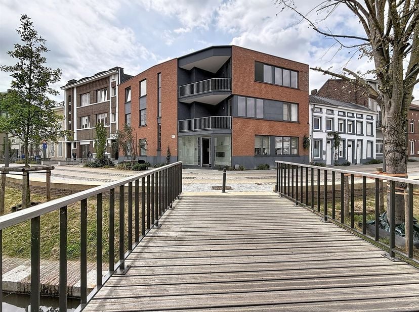Découvrez la visite virtuelle de cet appartement sur le site de Co Immo.<br />
<br />
Appartement prêt à emménager et entièrement meublé, comprenant d