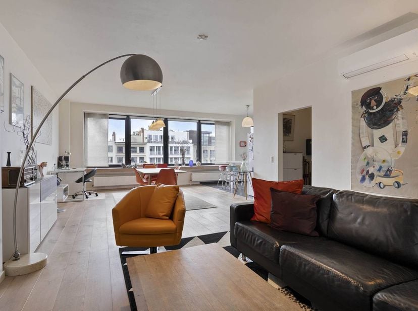 Ontdek dit schitterende appartement te koop in het hart van Antwerpen, in een nieuwbouw uit 2014. Dit ruime appartement van ca. 130 m² met EPC A biedt