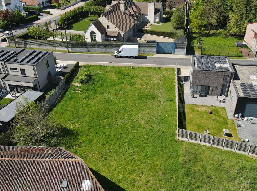 Voordelen<br />
- Architectplannen, vergunning reeds inbegrepen, geen wachttijd<br />
- Geen risico op een geweigerde vergunning<br />
- Instapklare b