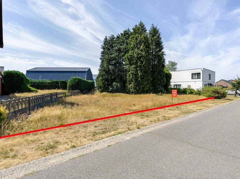 AF TE BREKEN WONING - <br />
<br />
In de rustige Mevrouwhofstraat in Tuilt (Kuringen, Hasselt) vindt u deze vrijstaande, af te breken woning op een u