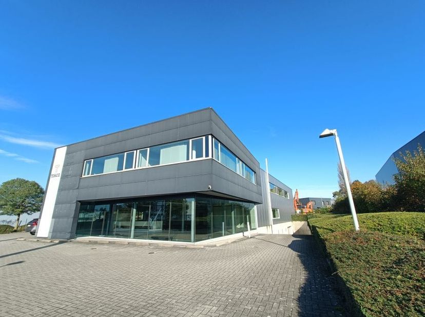 Industrieweg 1, 2630 Aartselaar | kantoor (3 units, 1282 m²) - magazijn (1 unit, 398 m²) - parking (2 units, 43 pl)
