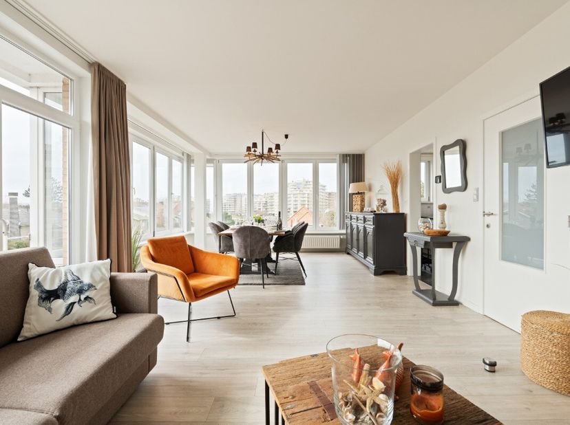 De Panne: Gerenoveerd 2-slaapkamerappartement te koop, op wandelafstand van het strand! Bent u op zoek naar een gezellig, instapklaar appartement op e