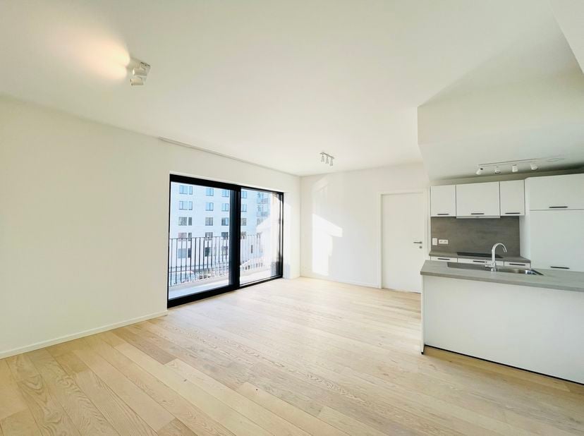AUDERGHEM - Idéalement situé à proximité de l'arrêt de métro Delta, de l'ULB/VUB et de la gare d'Etterbeek, magnifique APPARTEMENT (1Ch/1Sdb) en ex ex