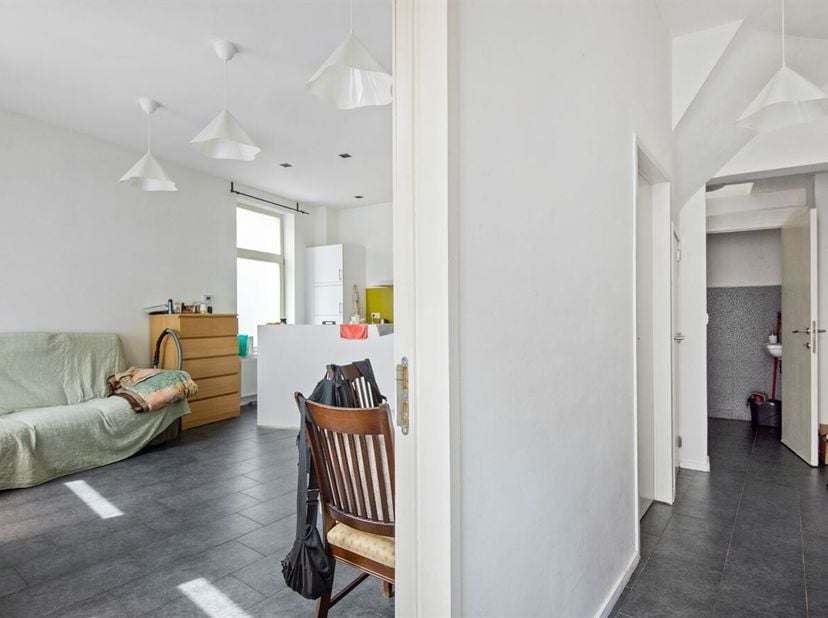 Gelegen binnen de ring van Mechelen geniet deze woning van een uitstekende bereikbaarheid en een centrale ligging. Winkels, scholen, openbaar vervoer,