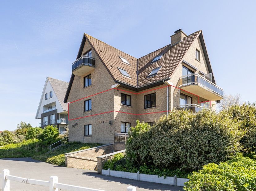 De Panne: ruim 3-slaapkamerappartement te koop op toplocatie! Dit ruime appartement bevindt zich in Residentie Zeegalm, een kleinschalige en rustige r