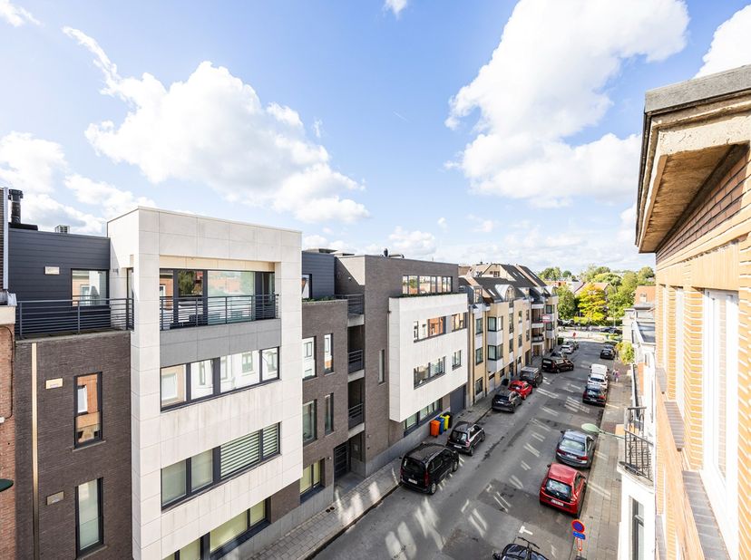 Appartement te koop in Kerkstraat 64 bus 3,
                    1150 Sint-Pieters-Woluwe