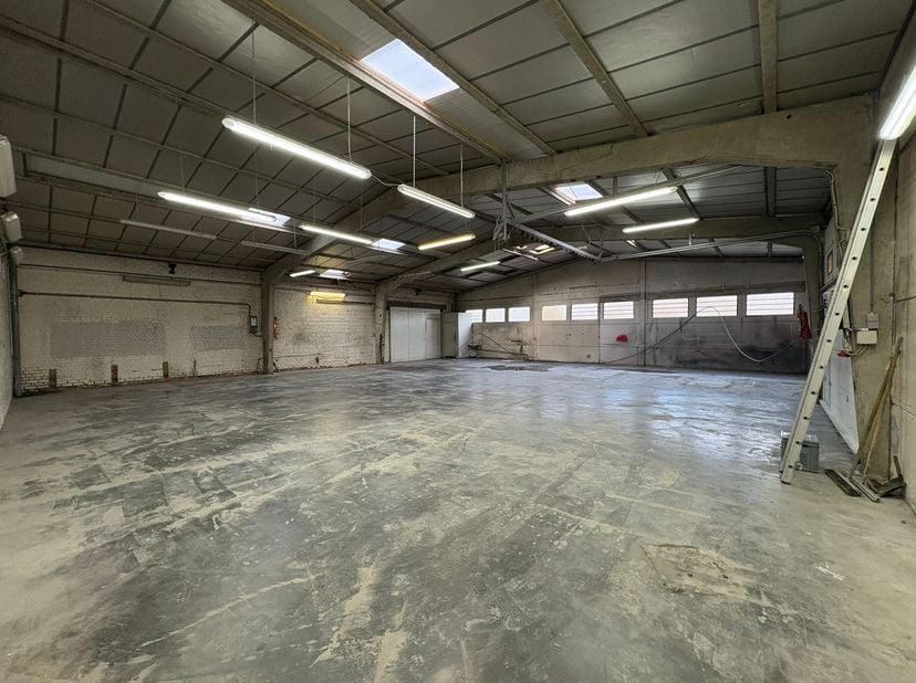 Bien professionnel à louer
                    à 8880 Rollegem-Kapelle