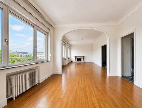                                        Appartement te huur in Elsene, € 2.100
