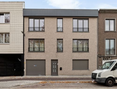                                         Gelijkvloers app. te koop in Merksem, € 275.000
