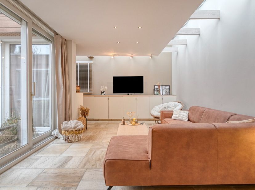 [[ DIT PAND NEEMT DEEL AAN DE ERA OPEN HUIZEN DAG OP 13/6 VAN 16:00 TOT 17:00 ]] Instapklare gezinswoning met 4 slaapkamers en praktijk- of handelsrui