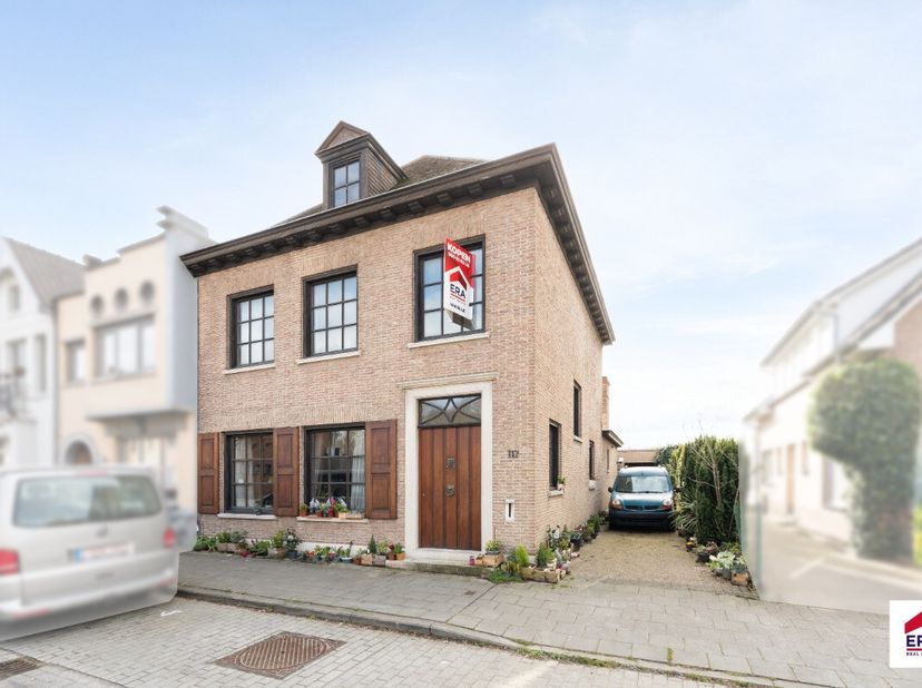 [[ DIT PAND NEEMT DEEL AAN DE ERA OPEN HUIZEN DAG OP 13/6 VAN 9:30 TOT 10:30 ]] In de gegeerde Pastoriestraat in Sint-Andries bevindt zich deze bijzon