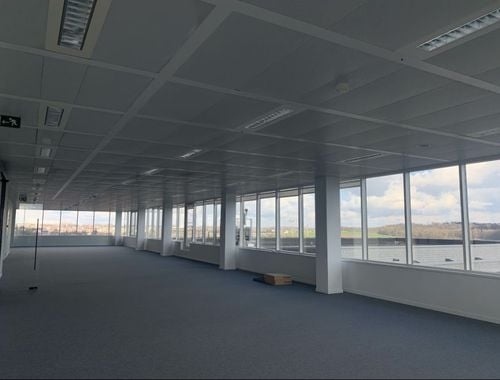                                         Bureaux à louer à Berchem-Sainte-Agathe, € 3.510
