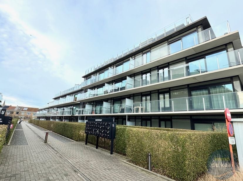 Ondergrondse parking te huur (op jaarbasis) in de Pieter Deswartelaan in Nieuwpoort-stad. Onmiddellijk vrij