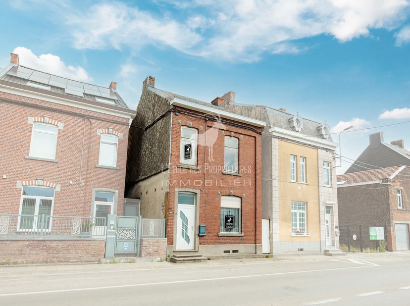 Referentie agentschap: V7170-518<br />
Virtuele tour: https://envisite.net/vtour/fr/kkec3n/frame<br />
Ontdek dit huis in Chapelle-lez-Herlaimont, met