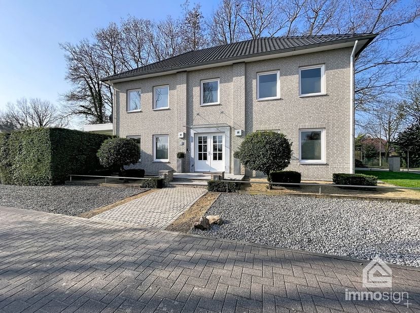 PLUSPUNTEN:&amp;nbsp;<br />
+ perceeloppervlakte: 679m²<br />
+ bewoonbare oppervlakte:&amp;nbsp; 248m²<br />
+ instapklare staat<br />
+ 4 slaapkamers + zold