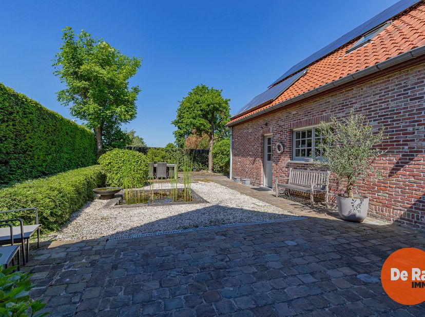 BEZOEKDAG OP ZATERDAG 20 JUNI VAN 10U TOT 13U (ENKEL OP AFSPRAAK)<br />
LEDE - Instapklare en hedendaagse gezinswoning met ruime garage/werkplaats/pra