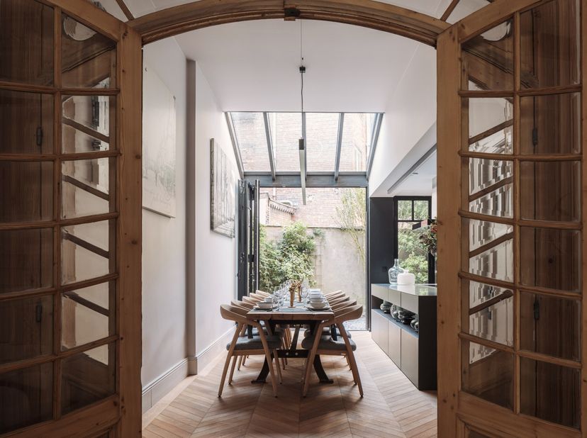 Dans l'un des quartiers les plus prisés de Berchem, cette maison entièrement rénovée. Un mélange parfait de style, de confort et de fonctionnalité.<br