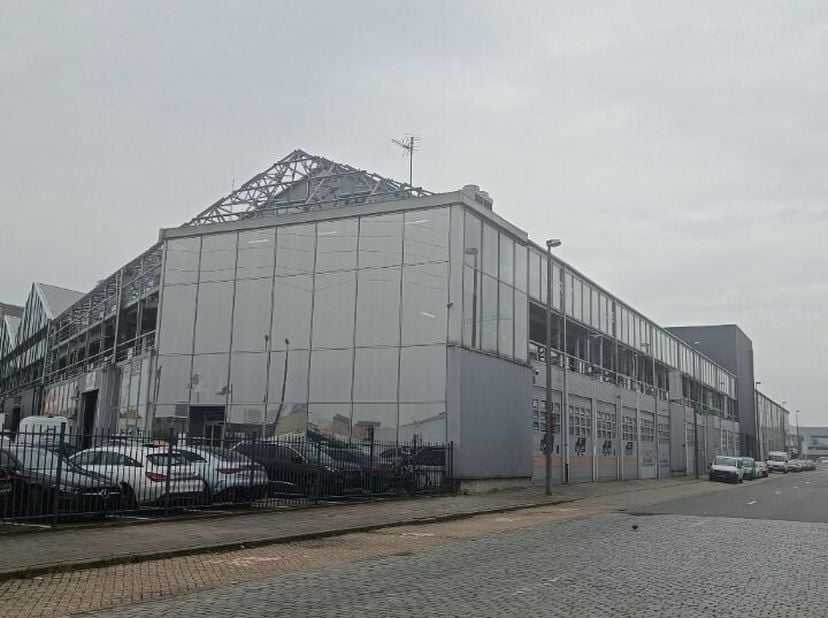Dit kantoor aan de Straatsburgdok-Noordkaai in Antwerpen biedt een kantoorruimte van 180 m². Het bedrijfspand bevindt zich in het noorden van de stad,