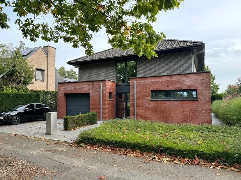 Bien professionnel à louer
                    à 9320 Nieuwerkerken