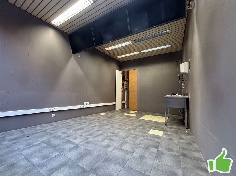 Bedrijfsvastgoed te koop in petite rue  30,
                    7700 Moeskroen