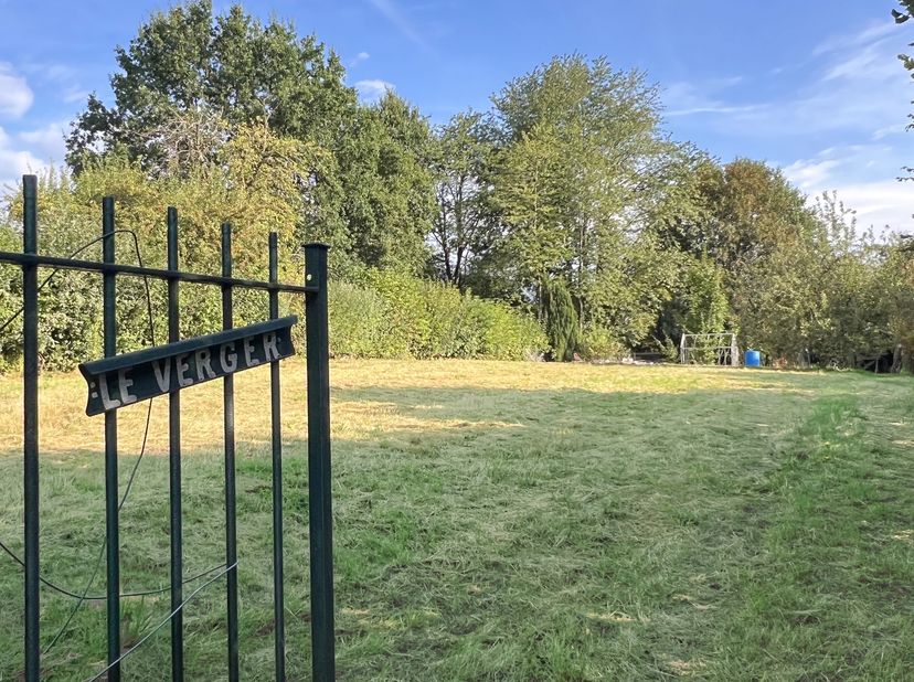 Grond te koop in chaussée de wavre 74,
                    1330 Rixensart