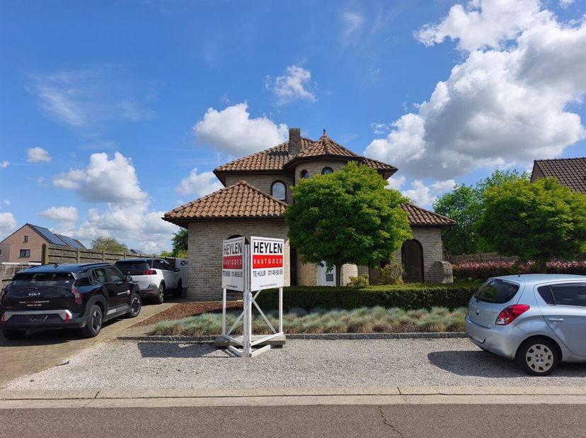 Maison prête à être emménagée avec 4 chambres, un beau jardin et un espace de vie unique à Balen<br />
Situation<br />
Situé au calme à Hege 3 à Balen