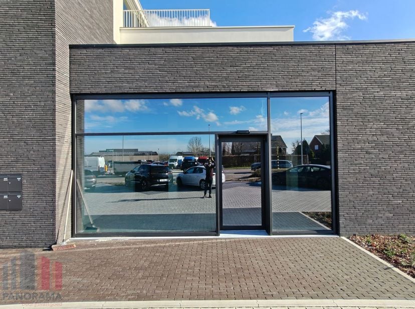 Bien professionnel à louer
                    à 8210 Zedelgem